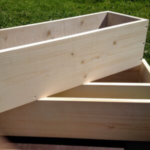 puidust värvimata lillekast