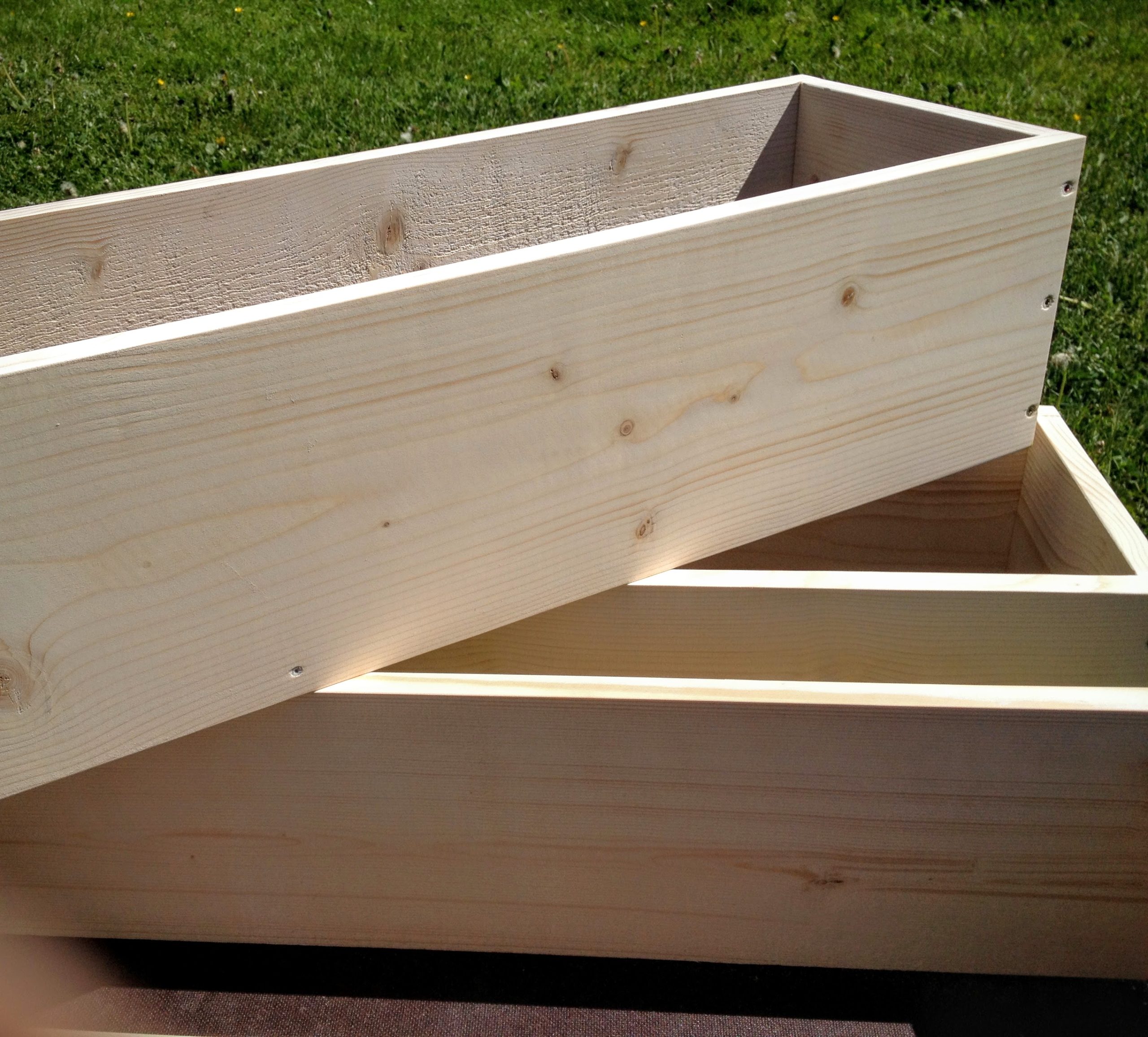 puidust värvimata lillekast