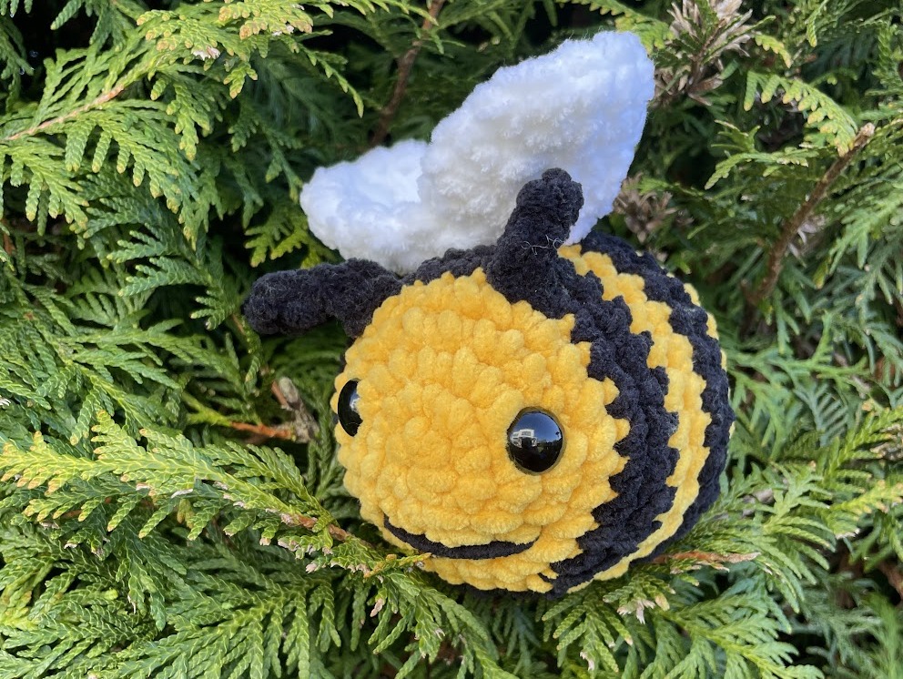 amigurumi mesilane, kaisuloom, pehme mänguasi, käsitöö mänguasi